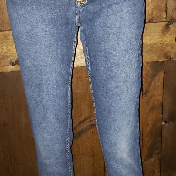 Justice Jean's - Picture 2 of 8